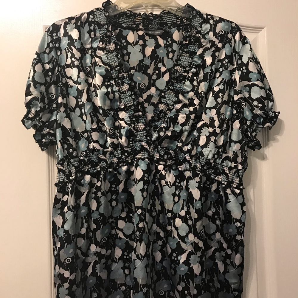 Women’s V-Neck Blouse